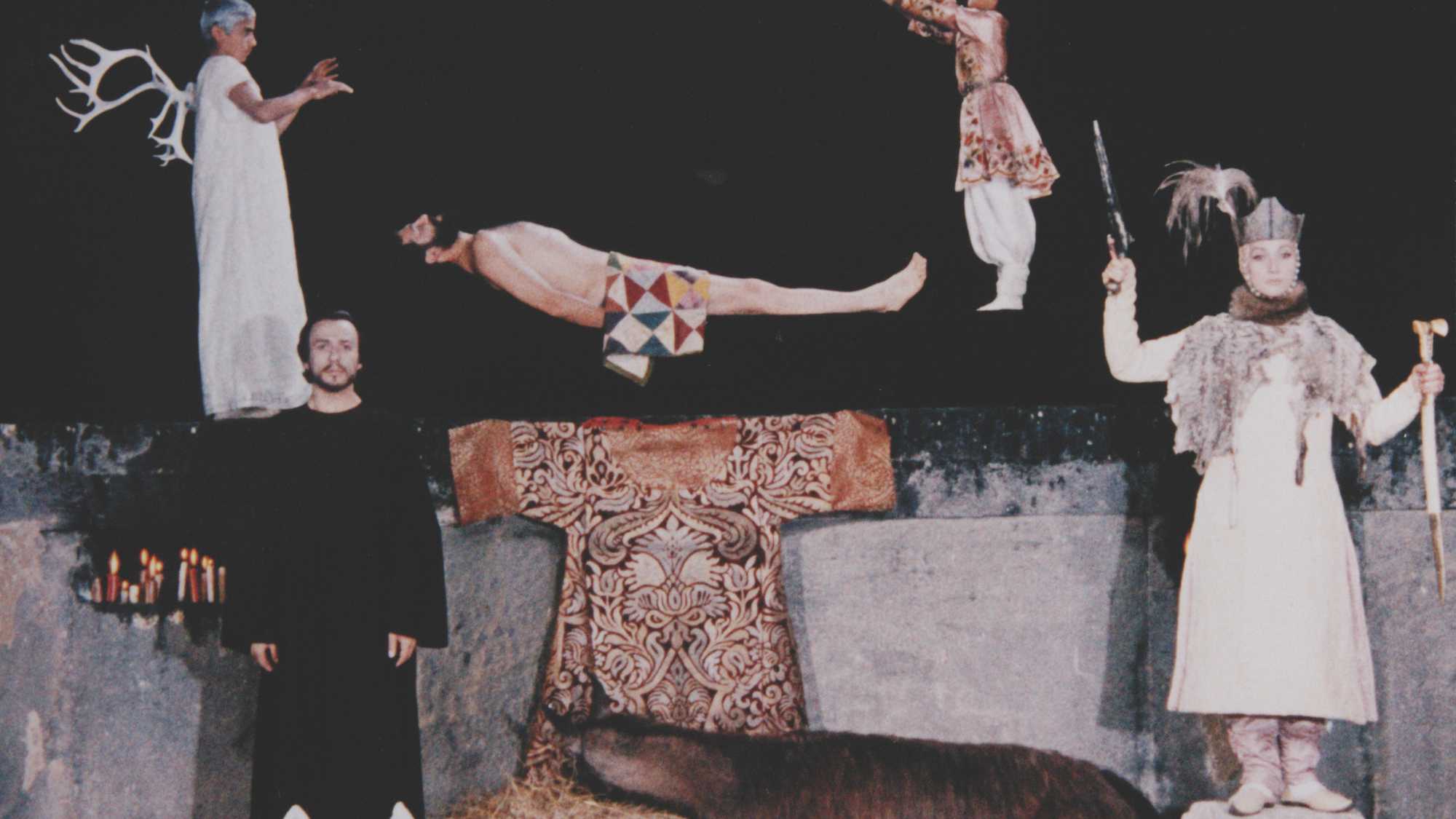 The Colour of Pomegranates (image 2)