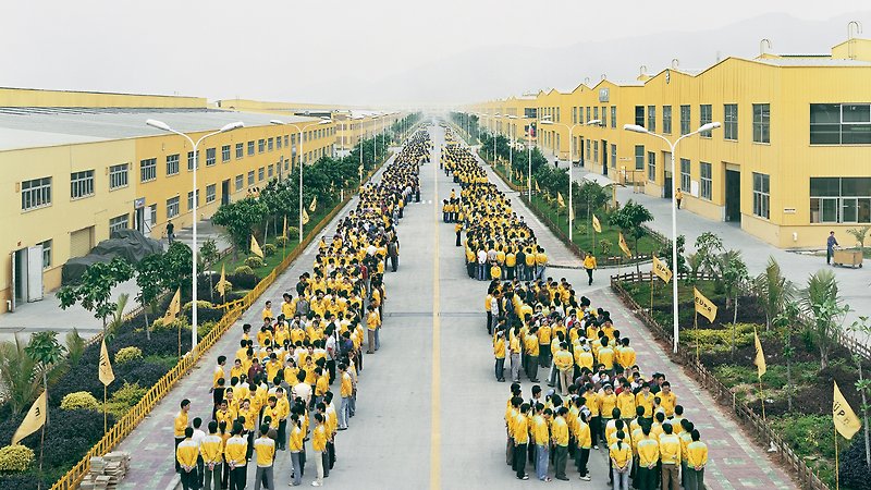 Manufactured Landscapes (image 1)