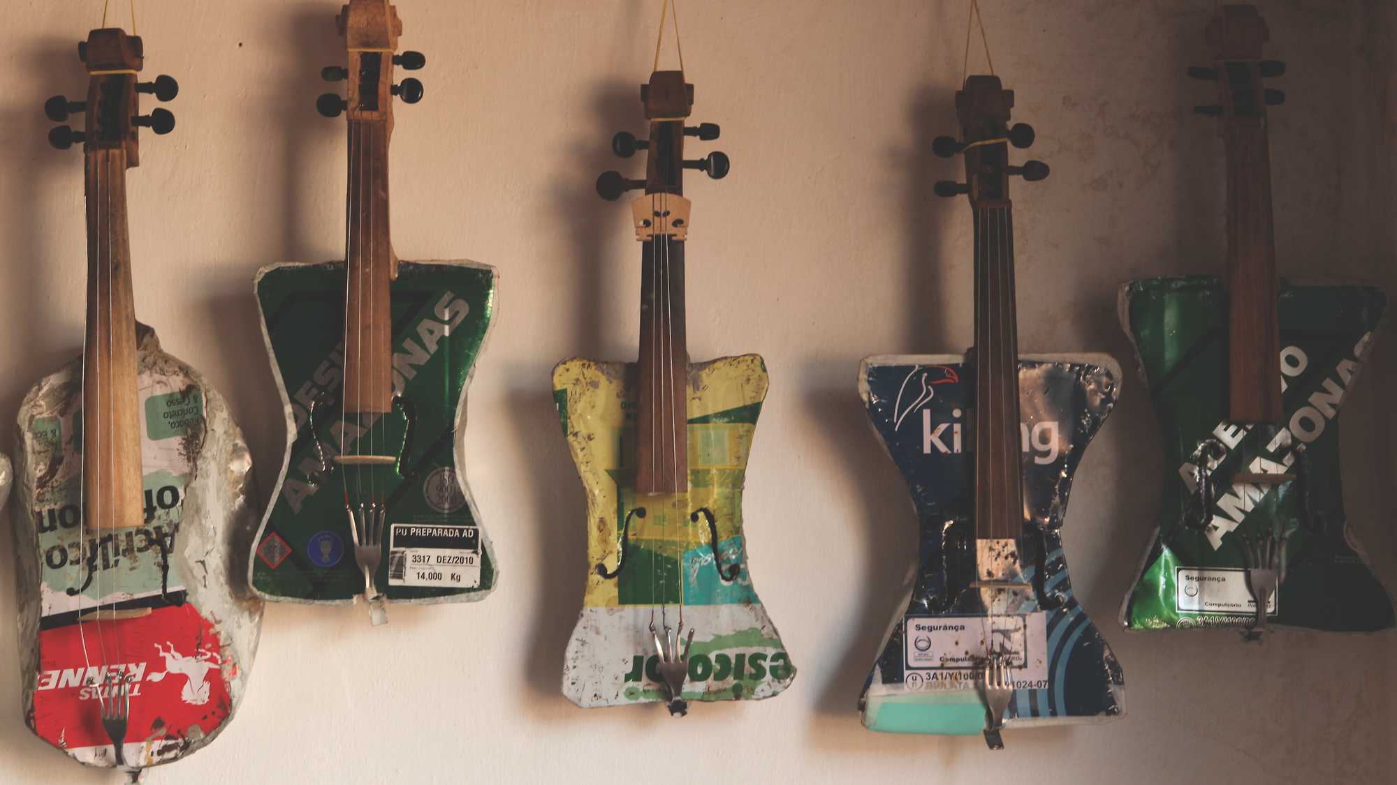 Landfill Harmonic (image 3)